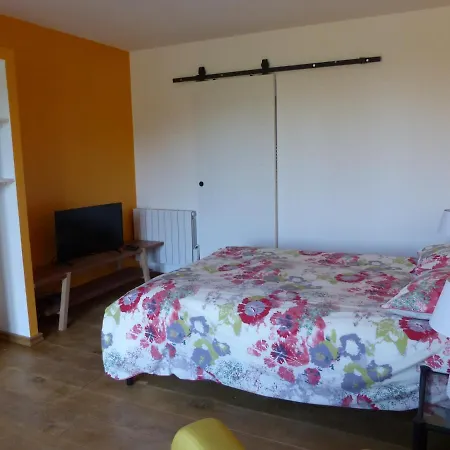 Au Clair De Loup Couette-café 3*