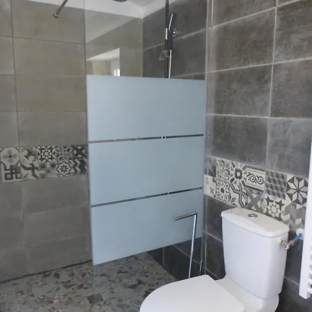 Au Clair De Loup Bed and Breakfast 3*
