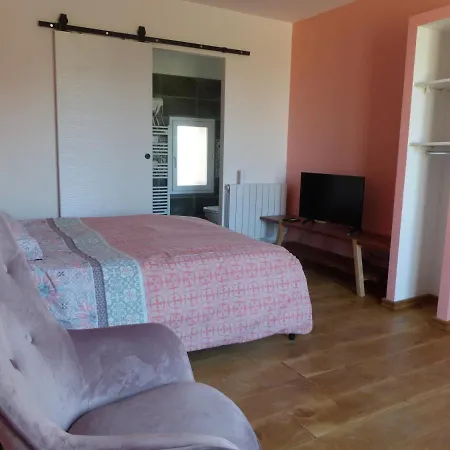 Couette-café Au Clair De Loup 3*