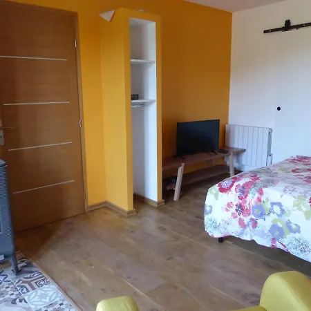 ベッド・アンド・ブレックファスト Au Clair De Loup 3*