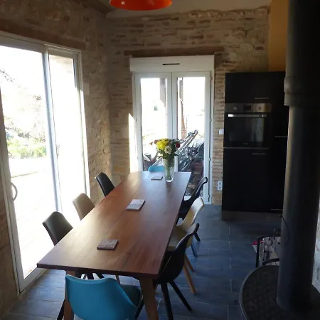 Au Clair De Loup ベッド・アンド・ブレックファスト 3*