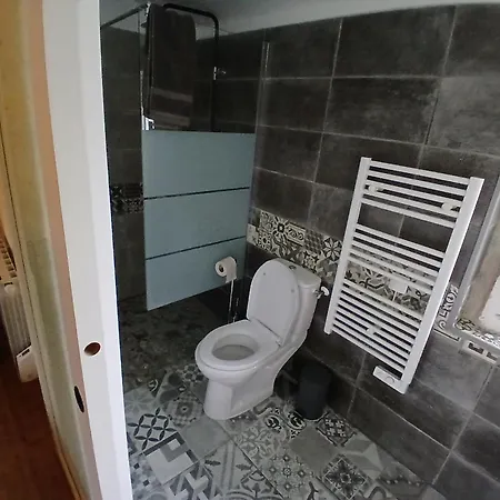 Au Clair De Loup Bed & Breakfast 3*